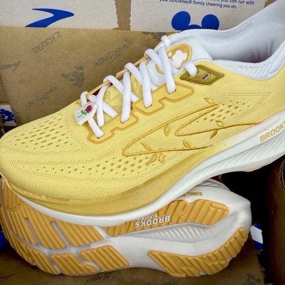 Brooks Women's run Disney Belle sneakers - Picture 2 of 5